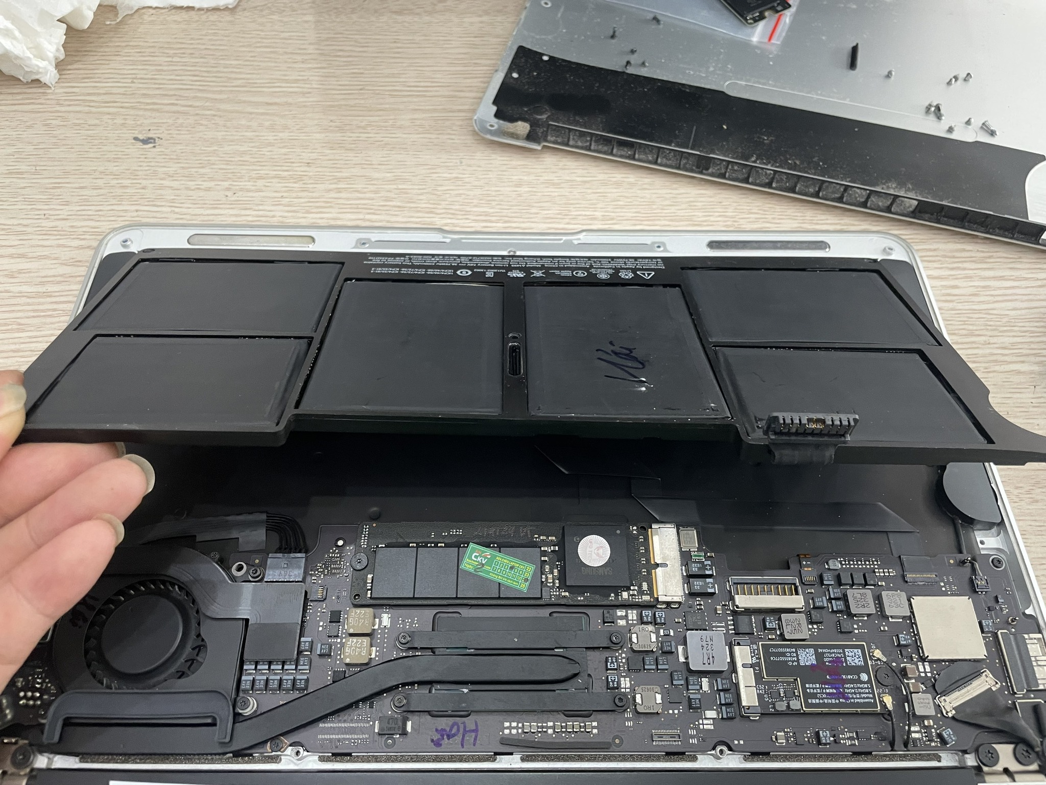 Thay Pin Macbook Tại Hải Phòng - Uy Tín Chuyên Nghiệp Lấy Ngay