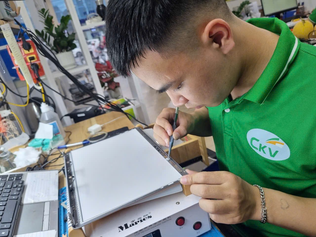 Thay Màn Hình LCD Macbook Tại Hải Phòng - Lấy Ngay, Bảo Hành Dài